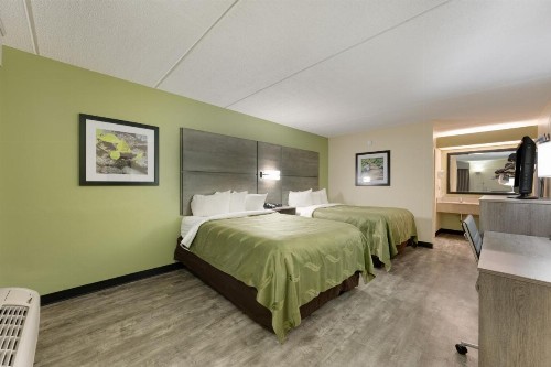 Quality Inn Airport - Southeast - image 2