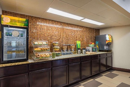 Quality Inn Airport - Southeast - image 20