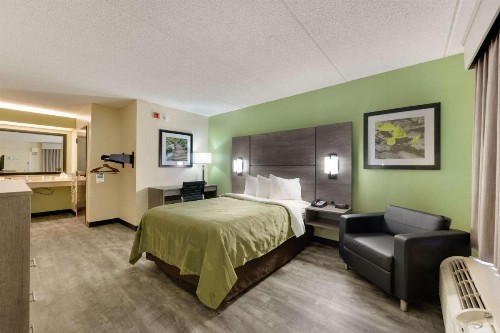 Quality Inn Airport - Southeast - image 3