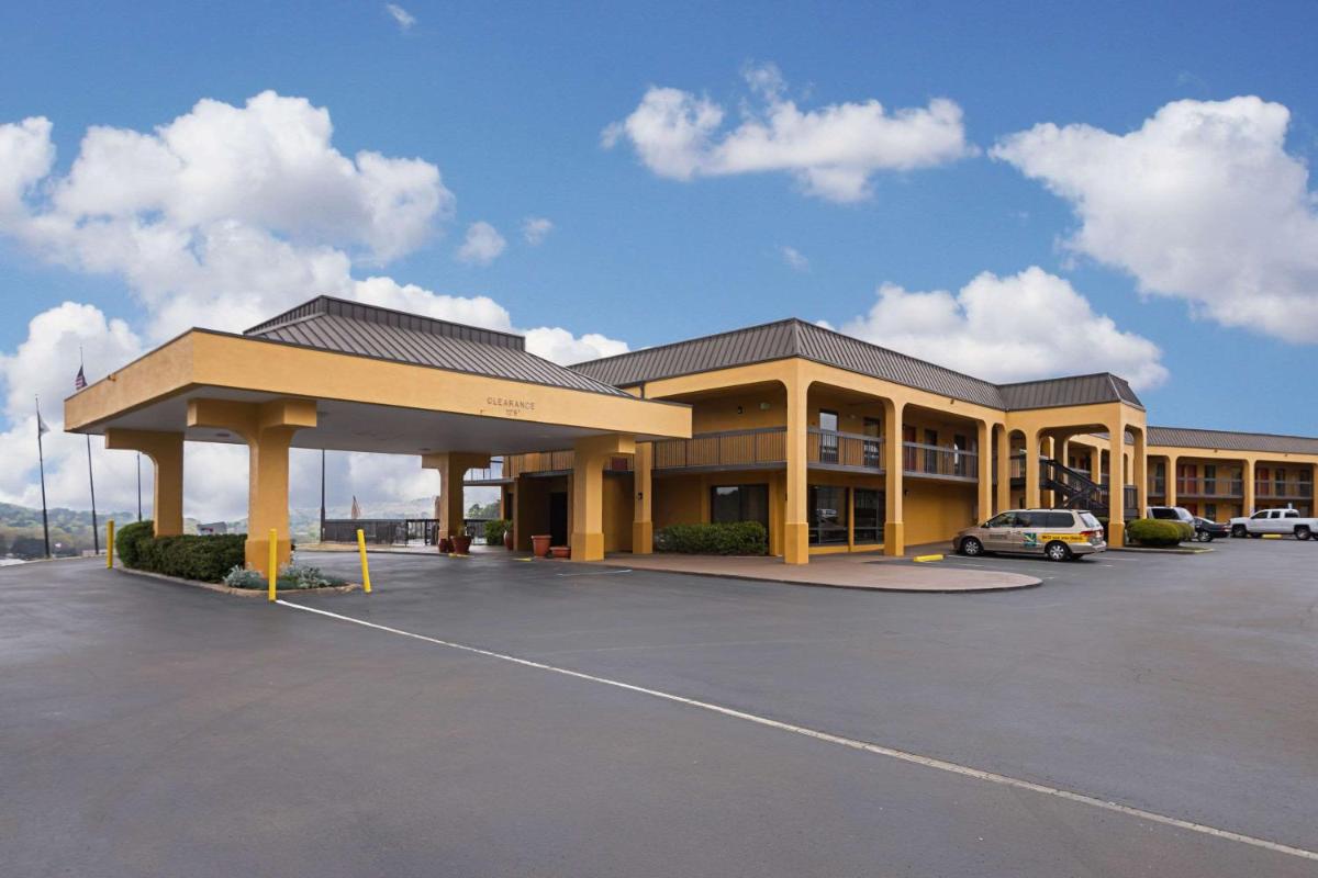 Quality Inn Airport - Southeast - image 4