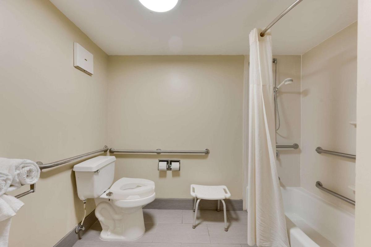 Quality Inn Airport - Southeast - image 7
