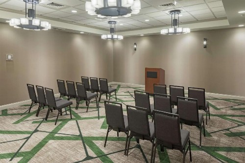 Hilton Birmingham at UAB - image 13