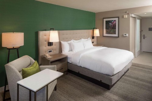 Hilton Birmingham at UAB - image 16