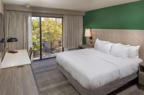 Hilton Birmingham at UAB - image 45