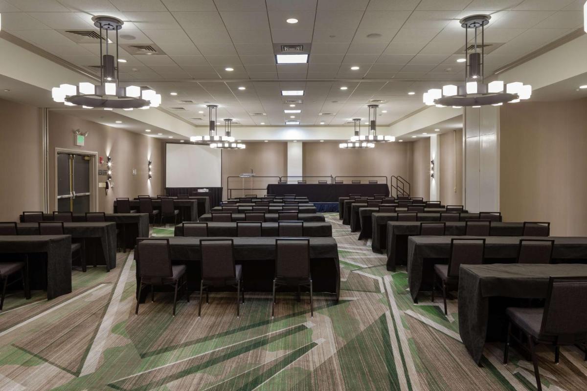 Hilton Birmingham at UAB - image 7