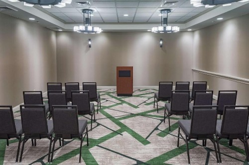 Hilton Birmingham at UAB - image 8