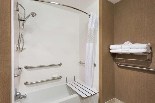 Hampton Inn & Suites Birmingham Airport Area - image 14