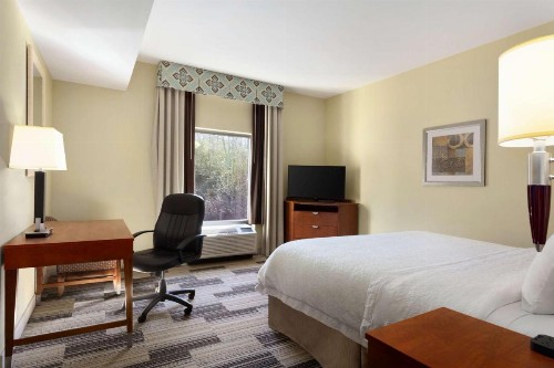 Hampton Inn & Suites Birmingham Airport Area - image 19