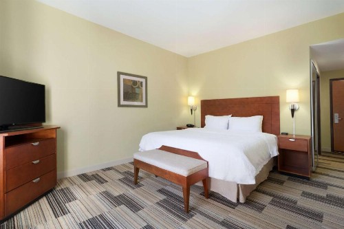 Hampton Inn & Suites Birmingham Airport Area - image 2