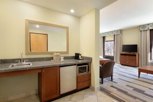 Hampton Inn & Suites Birmingham Airport Area - image 4