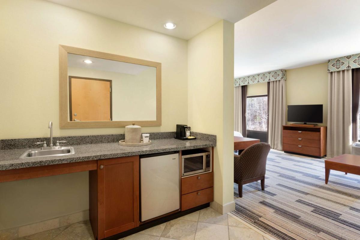 Hampton Inn & Suites Birmingham Airport Area - image 4