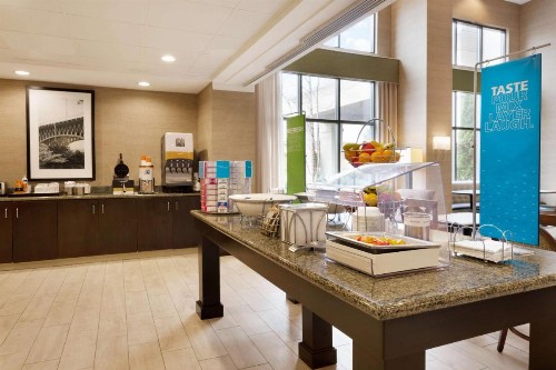 Hampton Inn & Suites Birmingham Airport Area - image 5