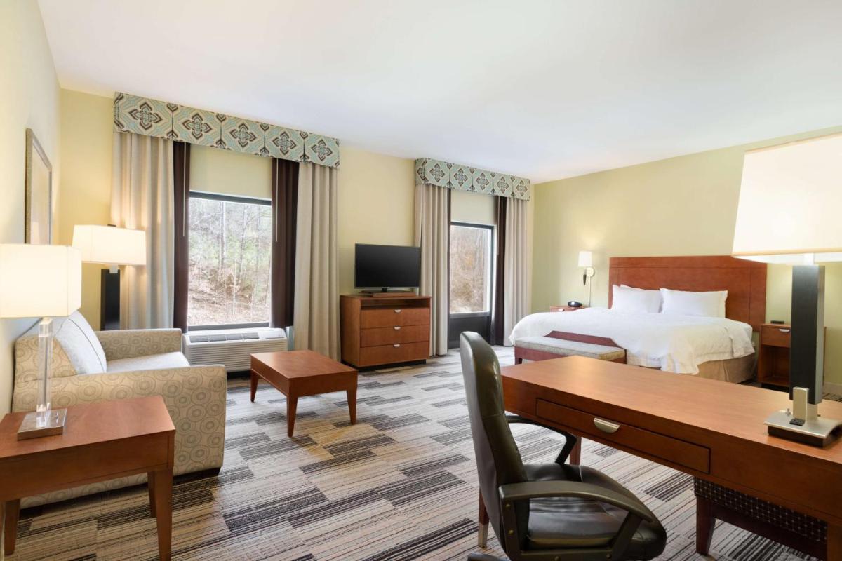 Hampton Inn & Suites Birmingham Airport Area - image 6