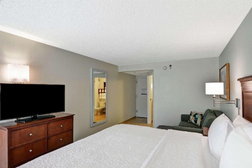 Hampton Inn Birmingham/Mountain Brook - image 32