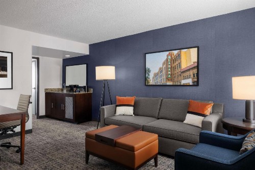 Embassy Suites Birmingham - image 26