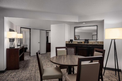 Embassy Suites Birmingham - image 29