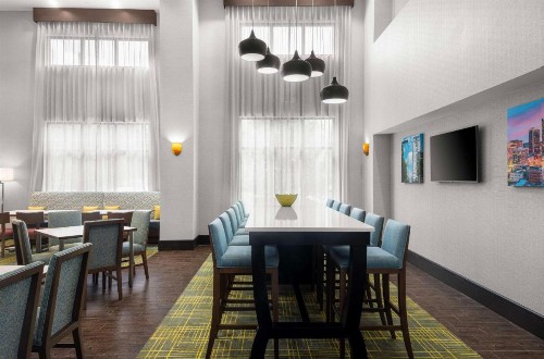 Hampton Inn & Suites Birmingham/280 East-Eagle Point - image 2
