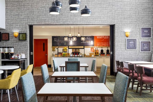 Hampton Inn & Suites Birmingham/280 East-Eagle Point - image 26