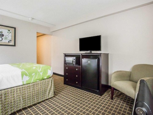 Econo Lodge Birmingham - image 19