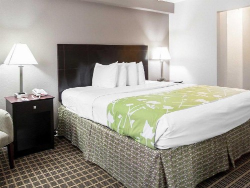 Econo Lodge Birmingham - image 23