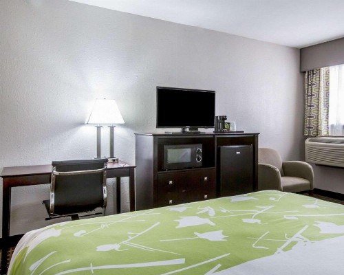 Econo Lodge Birmingham - image 26