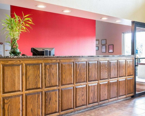 Econo Lodge Birmingham - image 7