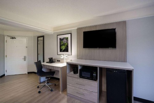 La Quinta by Wyndham Birmingham Hoover - image 4