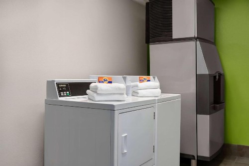 La Quinta Inn Birmingham - Inverness - image 12
