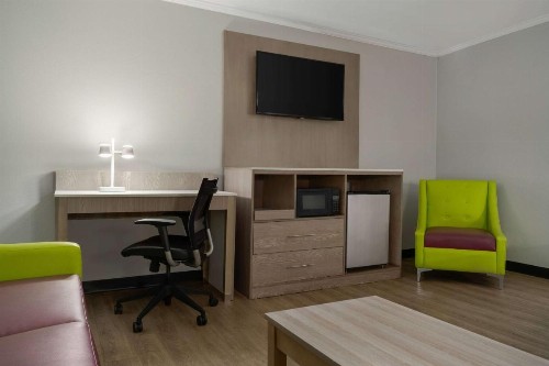 La Quinta Inn Birmingham - Inverness - image 17