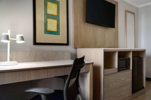 La Quinta Inn Birmingham - Inverness - image 20