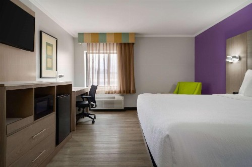 La Quinta Inn Birmingham - Inverness - image 23