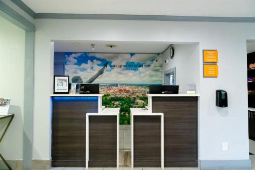 La Quinta Inn Birmingham - Inverness - image 32