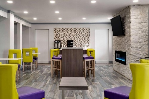 La Quinta Inn Birmingham - Inverness - image 7