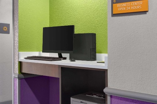La Quinta Inn Birmingham - Inverness - image 9