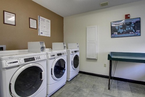 InTown Suites Extended Stay Birmingham AL Vestavia Hills - image 11