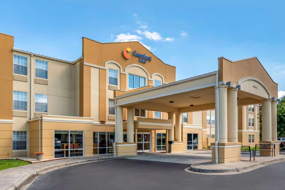 Comfort Inn Airport - main image