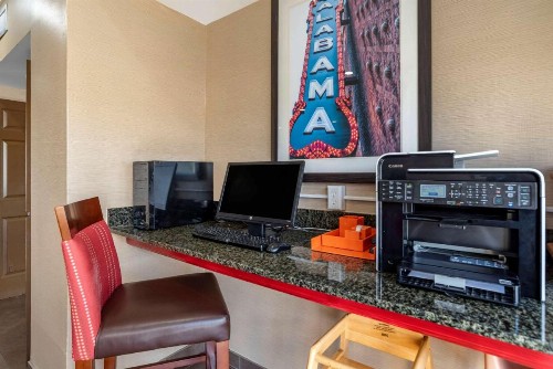 Comfort Inn Airport - image 14