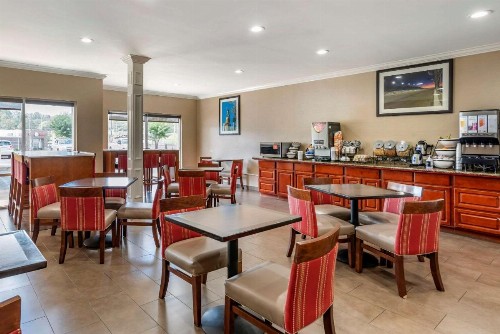 Comfort Inn Airport - image 15