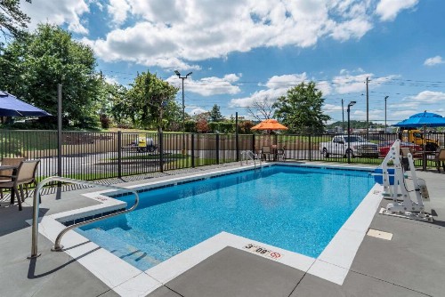 Comfort Inn Airport - image 16