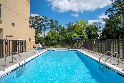 Comfort Inn Airport - image 17