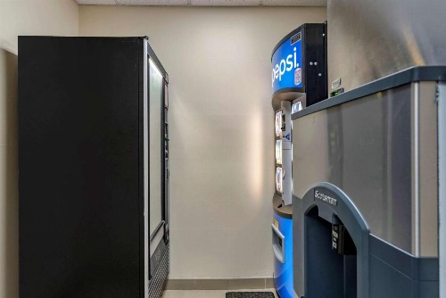 Comfort Inn Airport - image 23