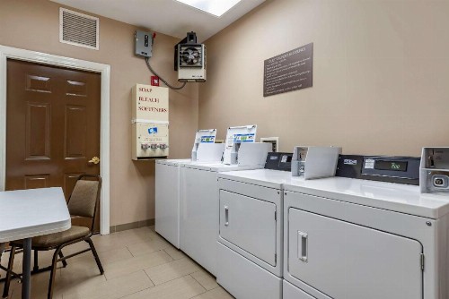 Comfort Inn Airport - image 29