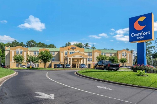 Comfort Inn Airport - image 36