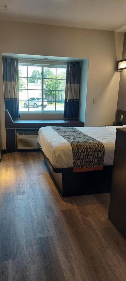 Microtel Inn & Suites by Wyndham Hoover/Birmingham - image 29