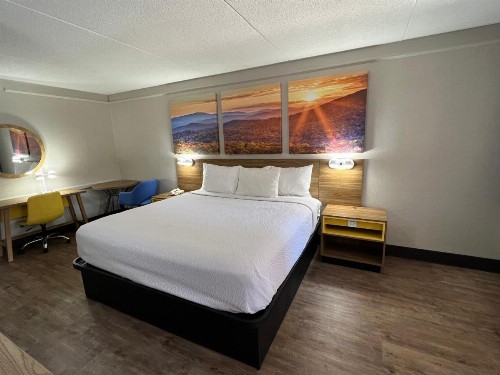 Days Inn by Wyndham Birmingham/West - image 10