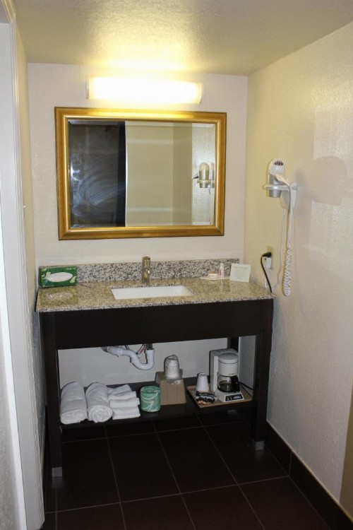 Days Inn by Wyndham Birmingham/West - image 14