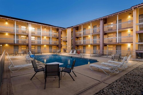 Days Inn by Wyndham Birmingham/West - image 16