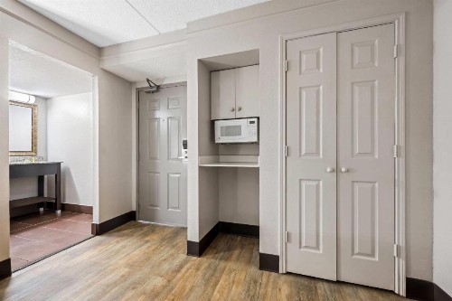 Days Inn by Wyndham Birmingham/West - image 32