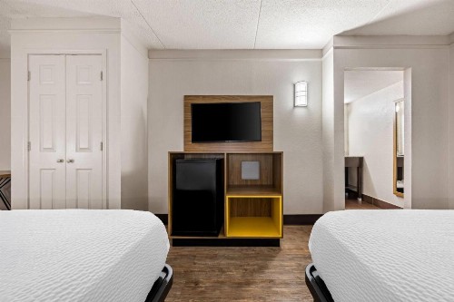 Days Inn by Wyndham Birmingham/West - image 36