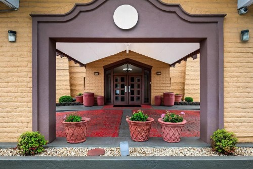 Days Inn by Wyndham Birmingham/West - image 37